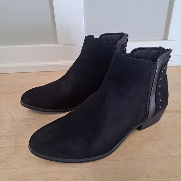 Candie’s Black Ankle Boots with Stud Detail - Picture 1 of 7